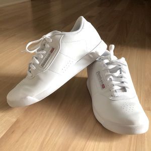 Reebok Classic White tennis shoes